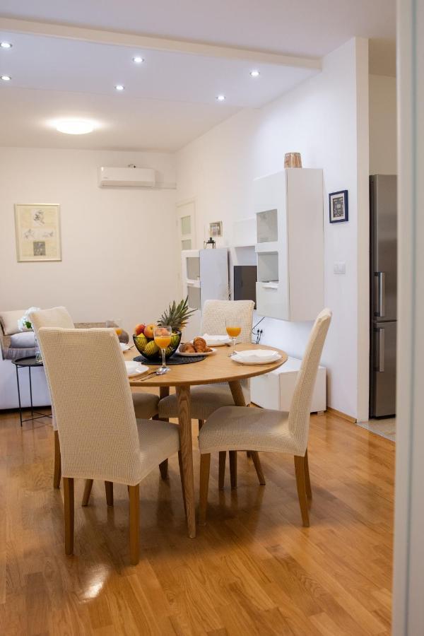 Masa Apartment